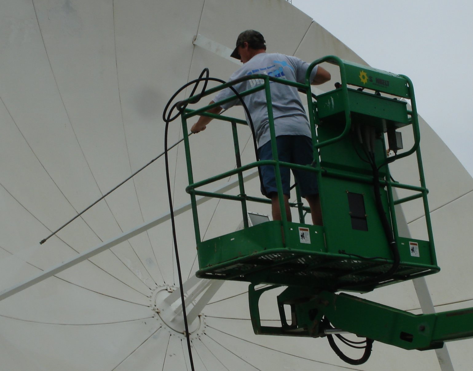 Satellite Teleport Antenna Cleaning Services